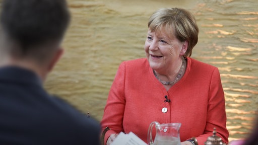 Angela Merkel im Interview in Berlin