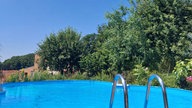 Blick aus einem Pool in Eitorf-Käsberg