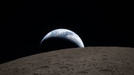 Ein Blick auf die Erde aufgenommen von der Artemis-2-Crew während ihres Fluges um den Mond 
