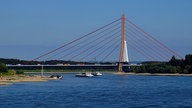 Die Fleher Brücke zwischen Neuss und Düsseldorf