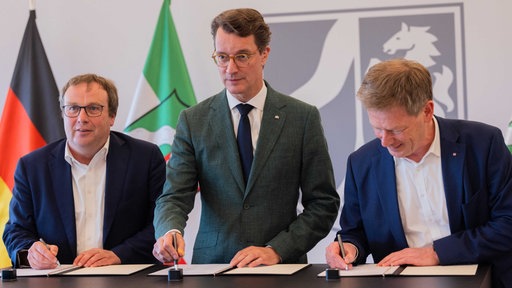 Hendrik Wüst, Richard Lutz (R) und Oliver Krischer (L)