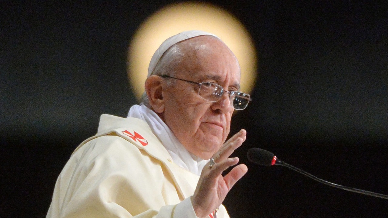 Papst Franziskus spricht während einer Heiligen Messe auf dem Weltjugendtag am 27.07.2013