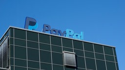 Die Deutschlandniederlassung des Online-Bezahlsystems "Paypal" im Europarc Dreilinden in Kleinmachnow
