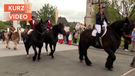 Traditionelle Pferdeprozession im Sauerland | Kurzvideo | tn