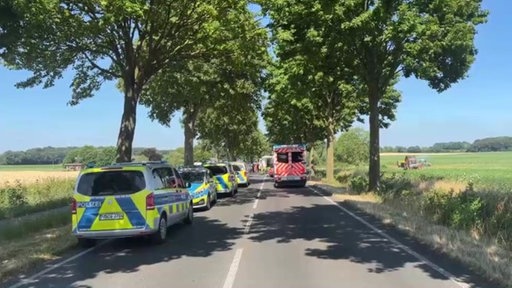 Der Unfallort mit viel Polizei, Krankenwagen und Seelsorgern.