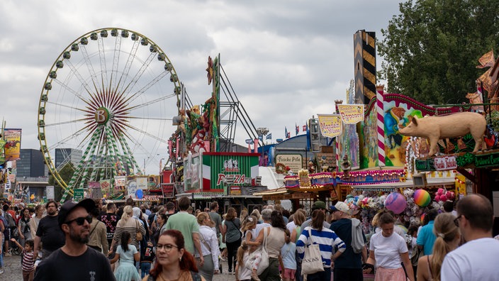 Viele Besucher auf der Düsseldorfer Rheinkirmes.
