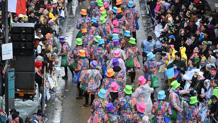 Jecke im Rosenmontagszug 