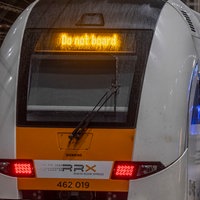 Ein RRX-Zug steht im Kölner Hauptbahnhof