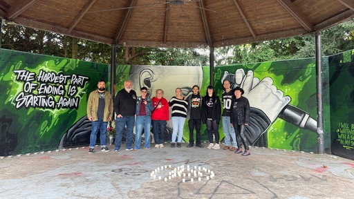 Der Verein "LP The Wall" und Linkin Park Fans feiern ihr neues Denkmal