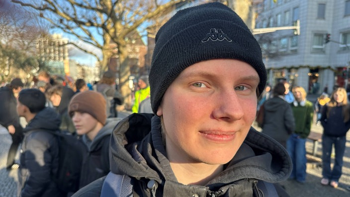 Portrait eines jungen Erwachsenen mit Mütze