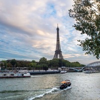 Die Seine in Paris  - im Hintergrund der Eifelturm