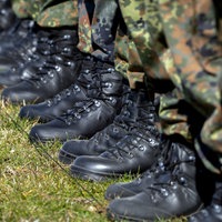 Soldaten stehen in einer Reihe