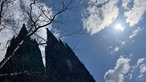 Die Sonnenfinsternis kurz vor 12 Uhr am Kölner Dom