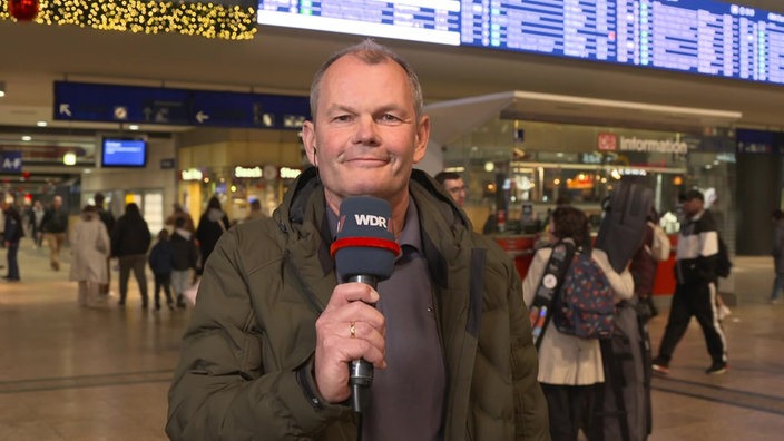 Reporter Oliver Köhler am Kölner Hbf