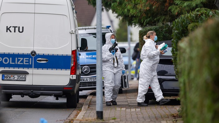 Spurensicherung trifft am 7. Oktober bei Haus von Bürgermeisterin in Herdecke ein