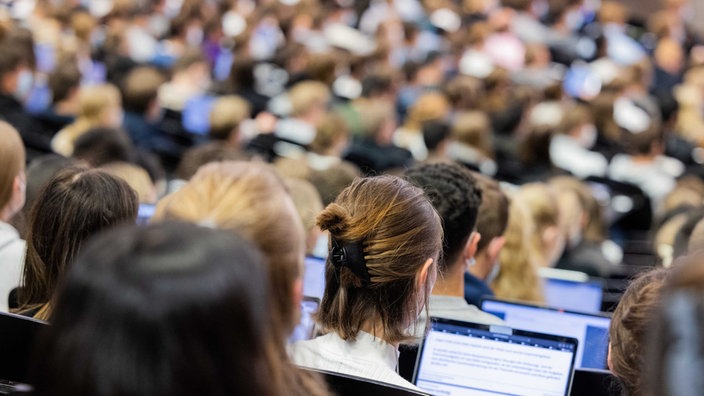 Studierende im Hörsaal