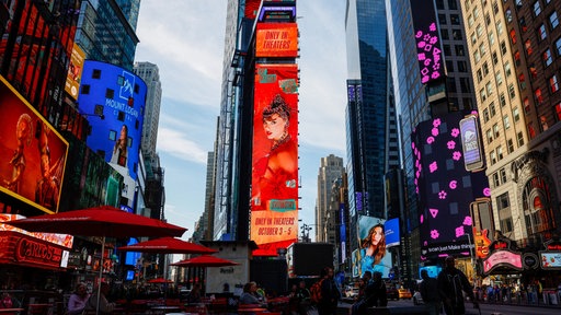 Taylor Swift's neues Album in New York auf einem Billboard 