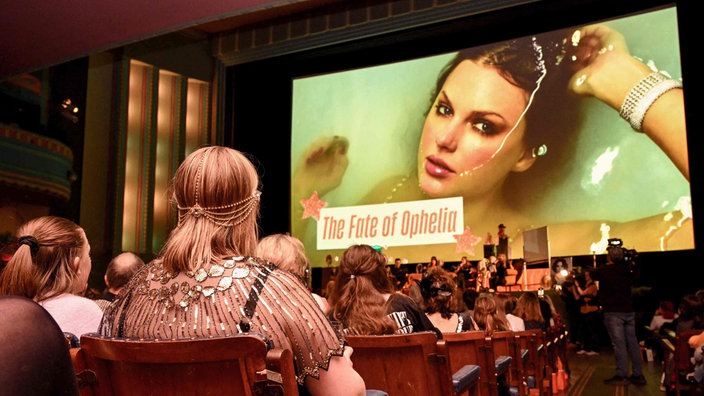 Taylor Swift Fans beim Event im Astor Theater in Melbourne 