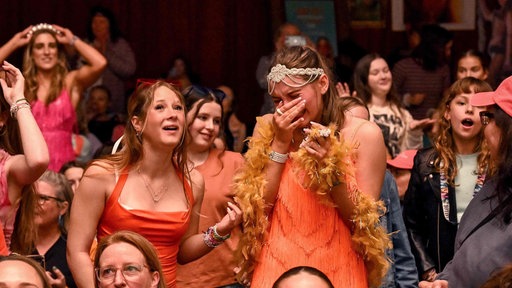 Taylor Swift Fans beim Event im Astor Theater in Melbourne 
