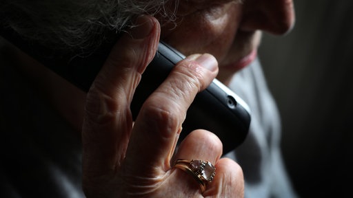 Telefonbetrüger nutzen verschiedene Maschen um an Geld zu kommen