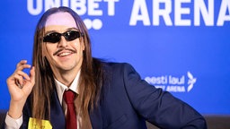 Tommy Cash bei einer Pressekonferenz: Der Sänger aus Estland