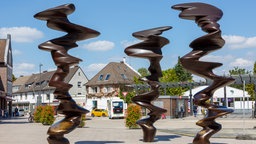 Installation aus der Reihe "Points of View" des Bildhauers Tony Cragg aus dem Jahr 2002 auf dem Boulevard zwischen Busbahnhof und Eierplatz.