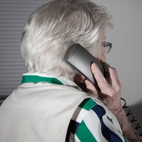 Senorin am Telefon