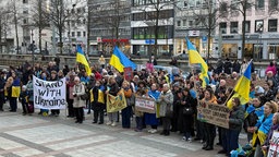 Menschen bei der Demo in Bielefeld