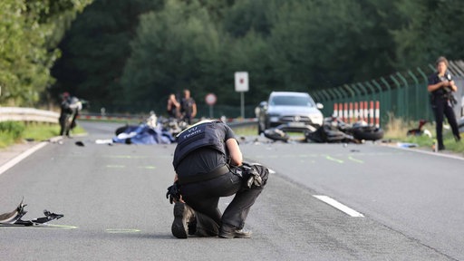Unfall auf Landstraße in der Nähe vom Flughafen Köln/Bonn