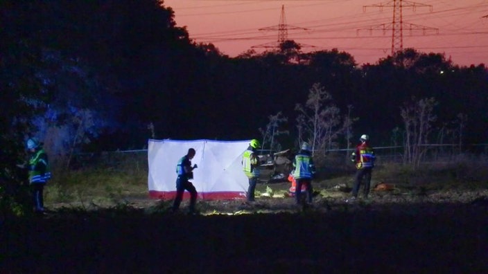 Einsatzkräfte am Unfallort