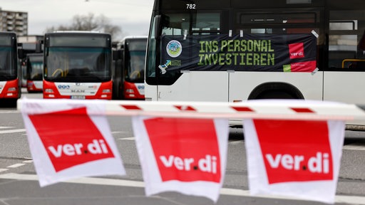 Warnstreik im Nahverkehr: Busse der Kölner Verkehrsbetriebe (KVB) 