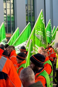 Demonstranten in Hamm bei der Autobahn-Demo