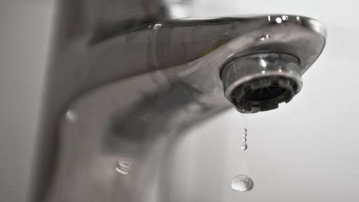 Ein tropfender Wasserhahn
