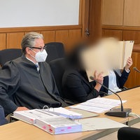 Gerichtsverhandlung vor Gefahr geflüchtete Polizistinnen