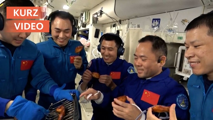 Chinesische Astronauten beim Space-BBQ