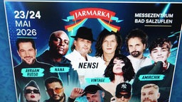 Ein Plakat zeigt verschiedene Personen.