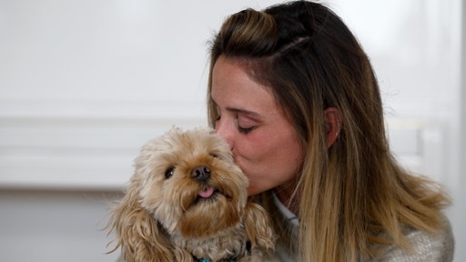 Portrait Caro mit ihrem Hund Mali