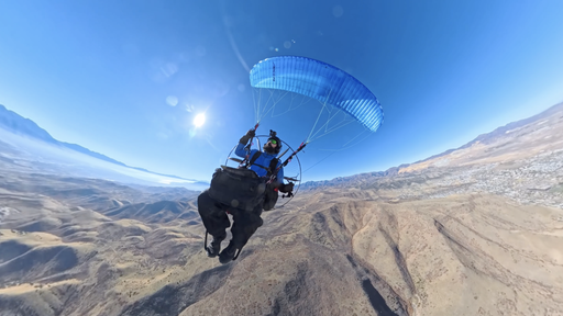 Paramotorpilot Marlon Jonat fliegt über die USA.