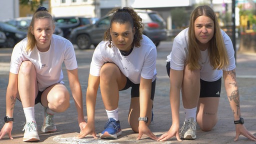 Organisieren den Up Running Club: Julia Wolf, Tinuala Olosun und Karen Wolf