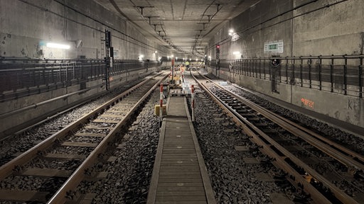 1,7 km Gleise werden im Stadtbahntunnel erneuert.