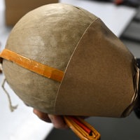 Kugelbombe in der Hand