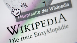 Wikipedia-Logo mit einem Mauscursor