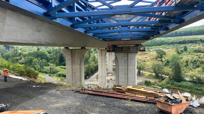 Eine neue Brücke von unten 