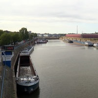 Der Duisburger Hafen bei Niedrigwasser im August 2026