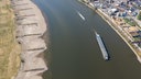 Luftaufnahme des Rheins und seiner Sandbänke. Duisburg, 30.07.2026