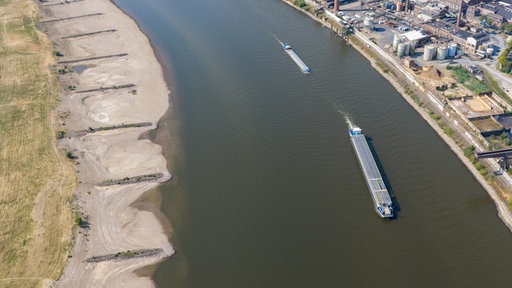 Luftaufnahme des Rheins und seiner Sandbänke. Duisburg, 30.07.2026