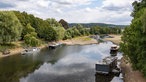 Boote liegen im toten Rheinarm nahezu auf Grund