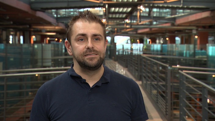 WDR-Bahnexperte Niklas Hoth in einem Interview bei WDR aktuell
