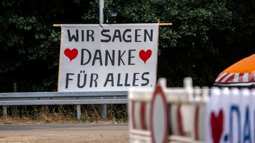 Ein Banner mit der Aufschrift: "Wir sagen Danke für alles"