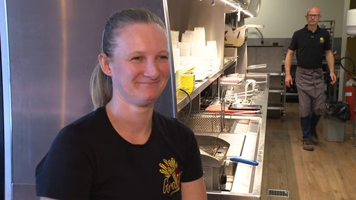 Maud und Oliver Jansen betreiben eine Fritüre im belgischen Lontzen.